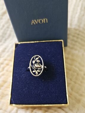 Avon Silver Floral Oval Ring - Silver